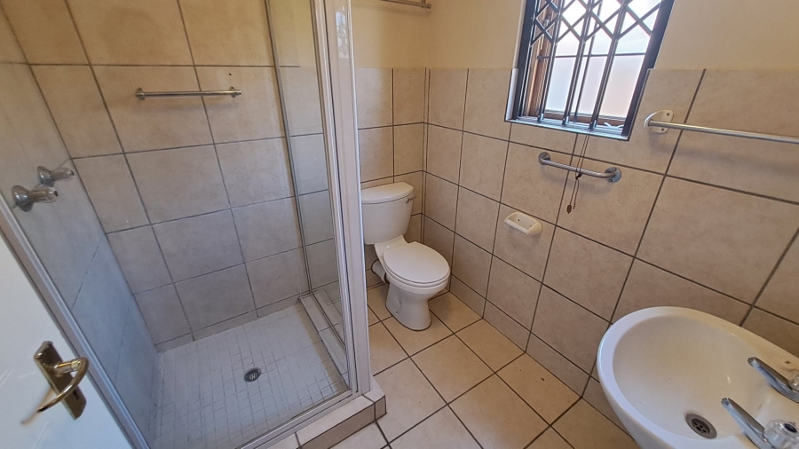 2 Bedroom Property for Sale in Langenhovenpark Free State